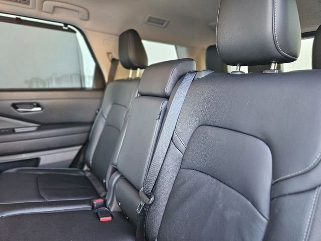 Certified 2025 Nissan Pathfinder SL image 27