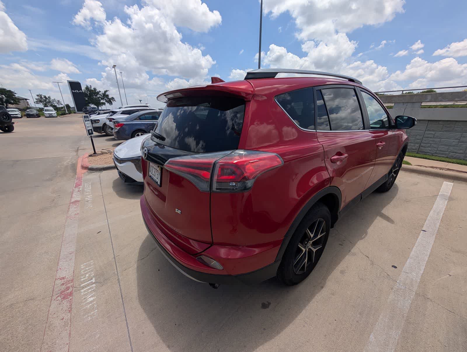 Used 2017 Toyota RAV4 SE FWD image 7