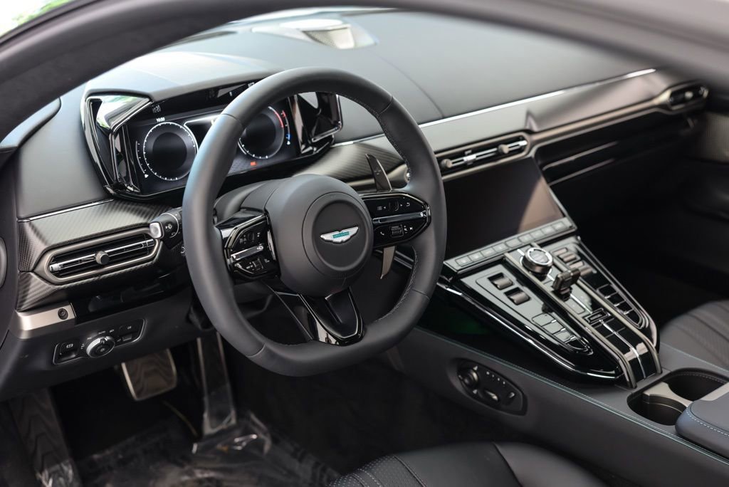 Used 2025 Aston Martin V8 Vantage Coupe image 5