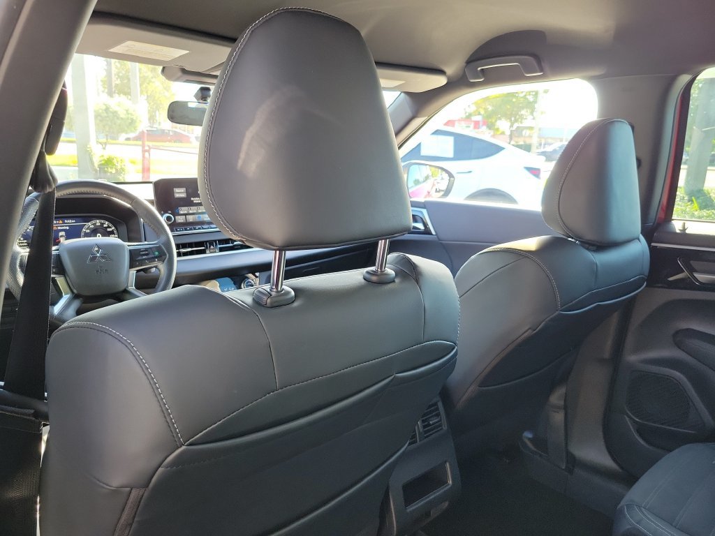 Used 2023 Mitsubishi Outlander SE Black Edition FWD image 16