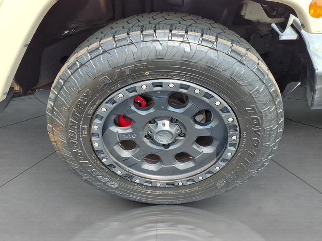 Used 2016 Jeep Wrangler Unlimited Sahara w/ Connectivity Group AWD/4WD image 24