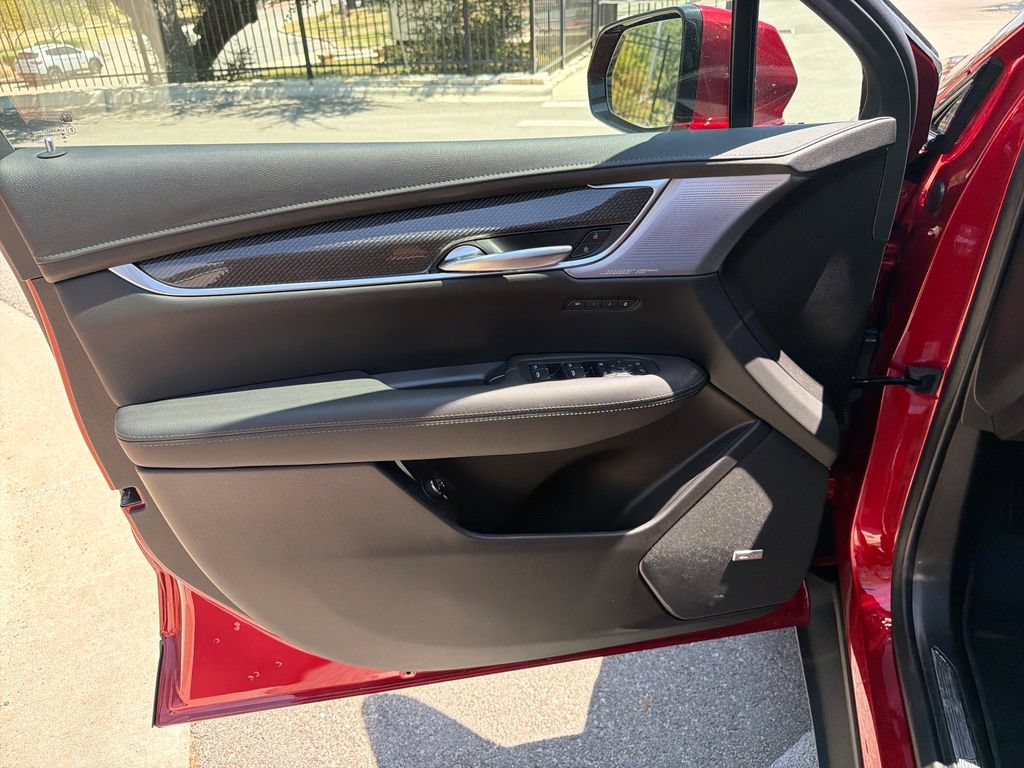 New 2026 Cadillac XT5 Sportv w/ LPO, Floor Liner Package AWD/4WD image 16
