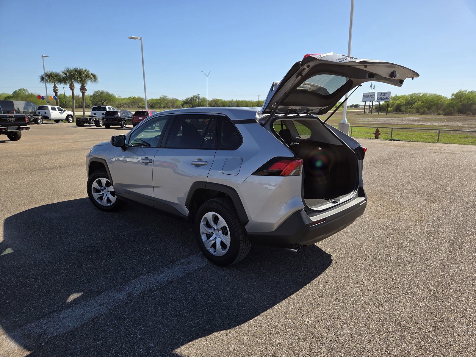 Used 2024 Toyota RAV4 LE AWD/4WD image 23