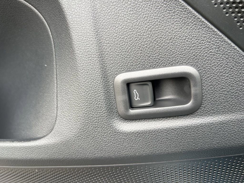 New 2026 Volkswagen Tiguan SE R-Line image 21