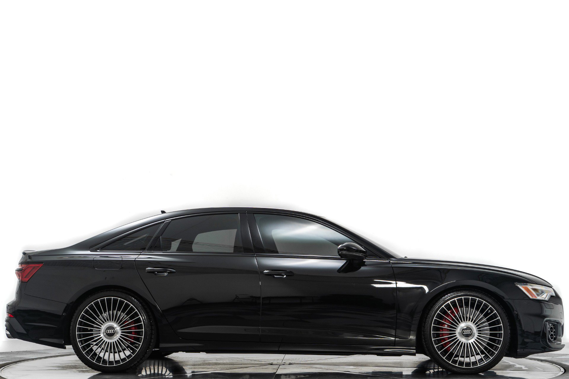 Used 2025 Audi S6 Premium Plus w/ Premium Plus Package image 2