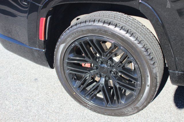 Used 2024 Jeep Wagoneer 4WD w/ Premium Group I image 41