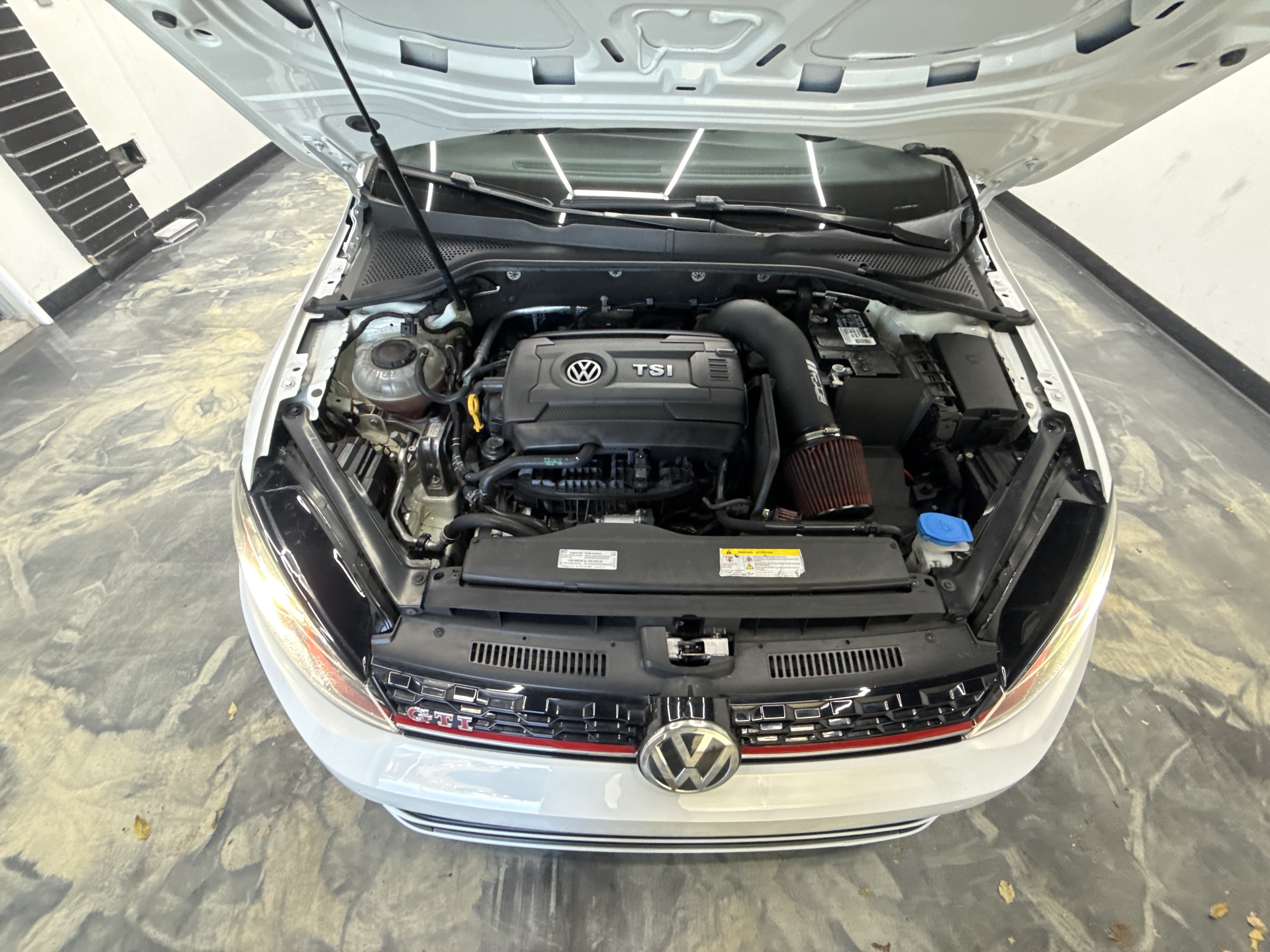Used 2021 Volkswagen GTI SE FWD image 21