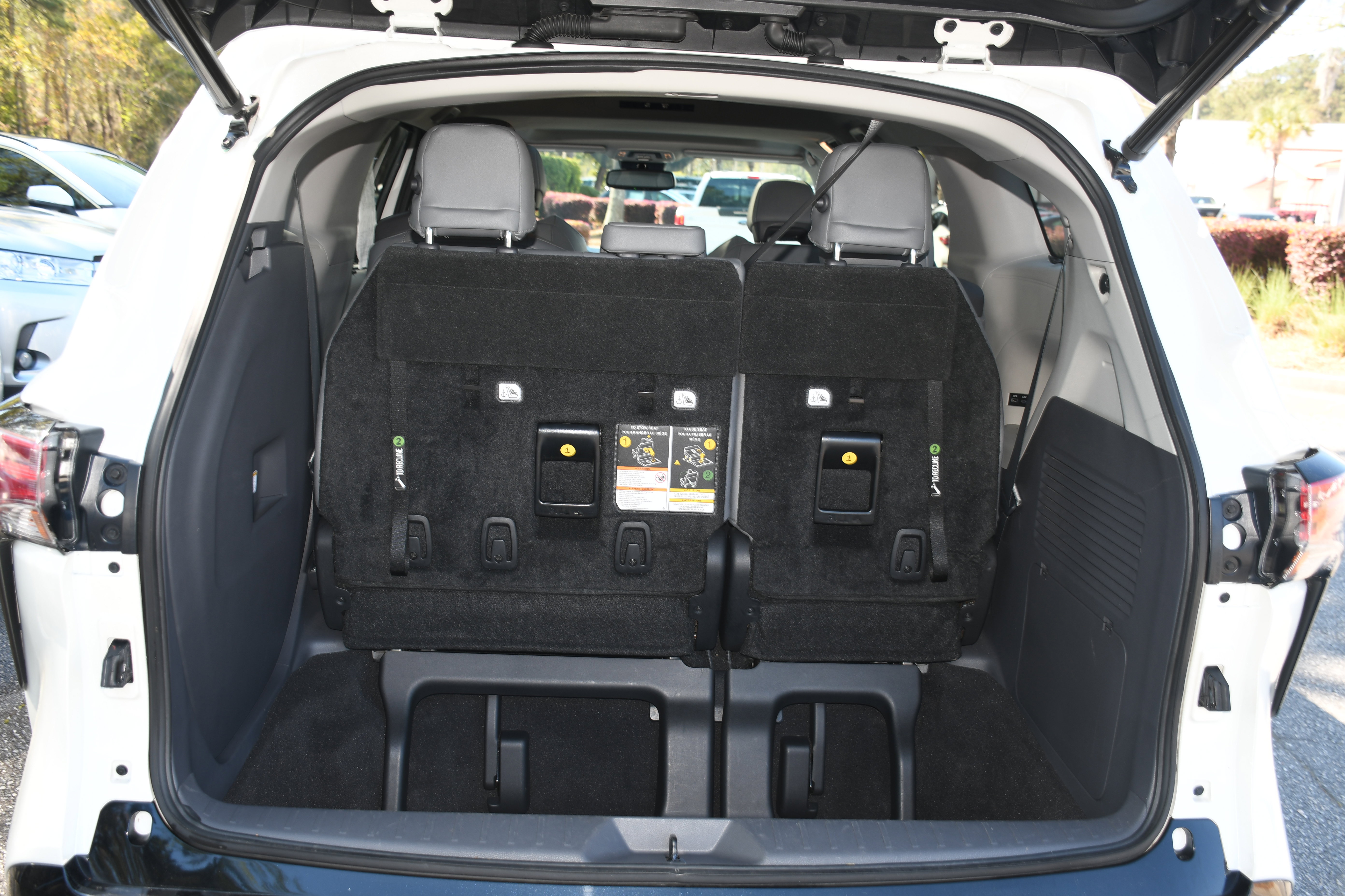 Used 2021 Toyota Sienna Limited image 19