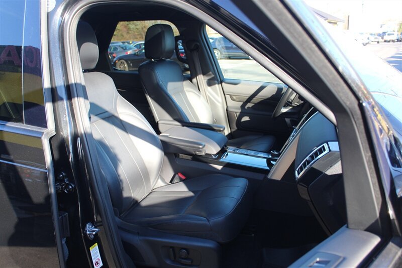 Used 2017 Land Rover Discovery HSE AWD/4WD image 15