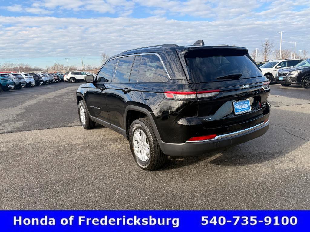 Used 2023 Jeep Grand Cherokee Laredo image 4