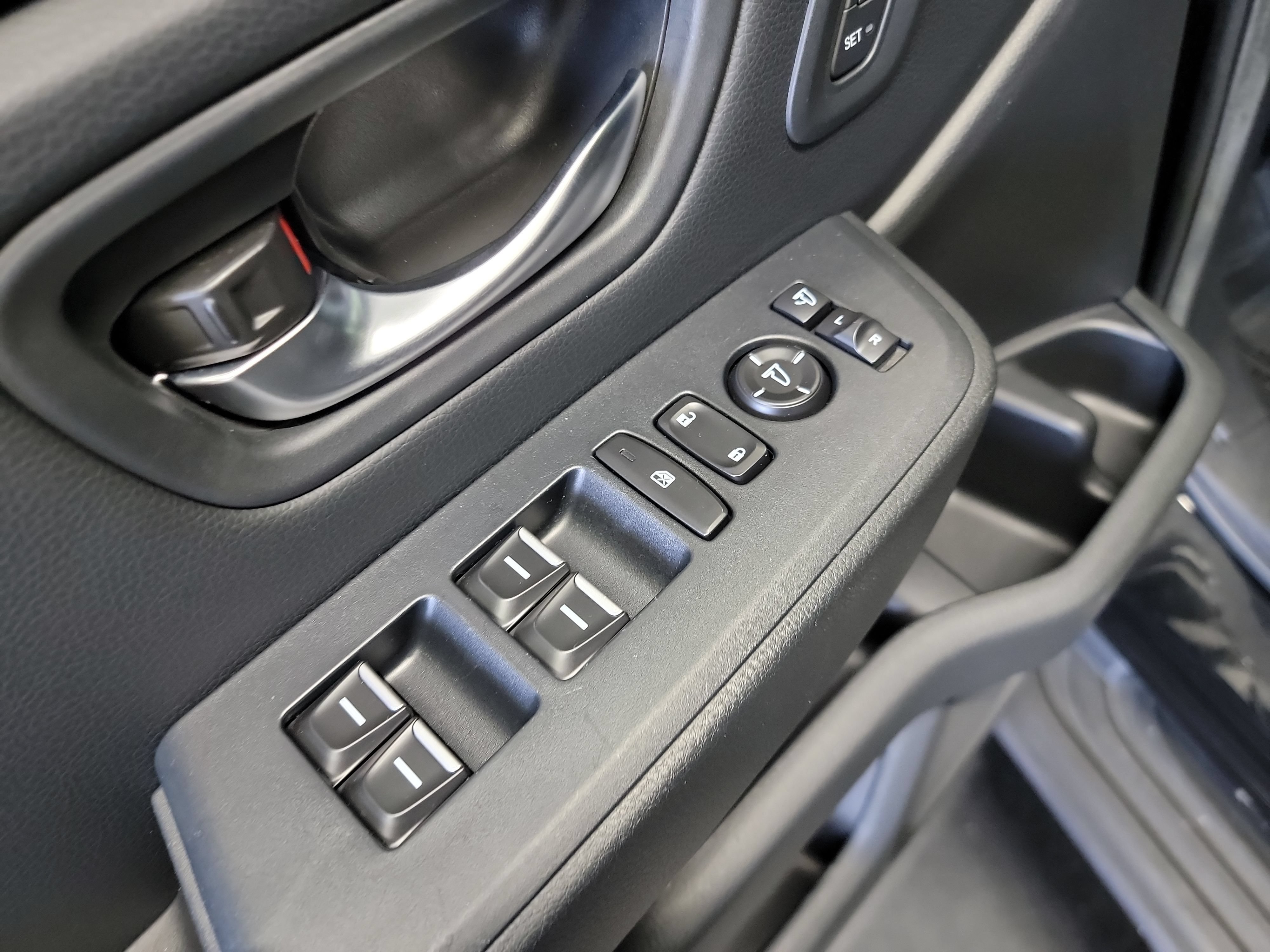 Used 2025 Honda Pilot TrailSport image 14
