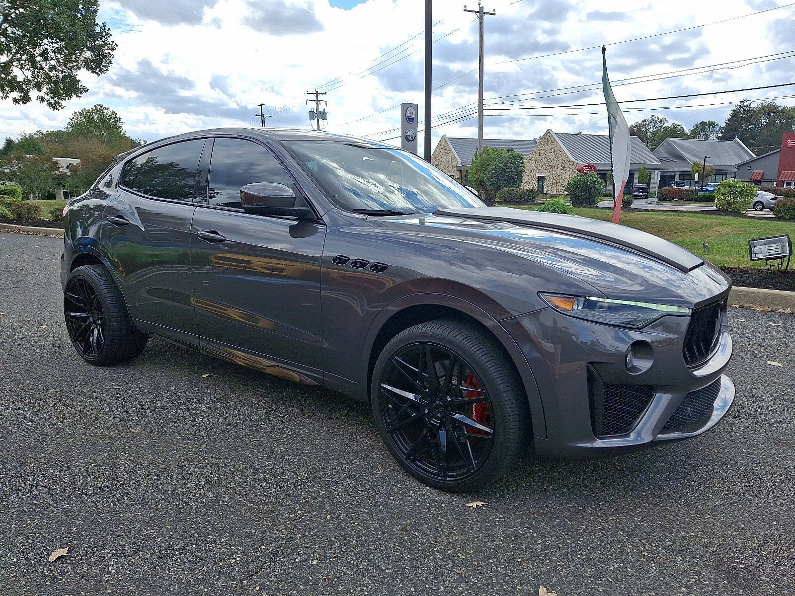 Used 2019 Maserati Levante Trofeo AWD/4WD image 3