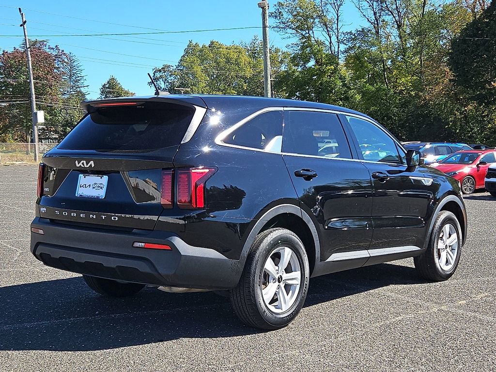 Used 2022 Kia Sorento LX image 7