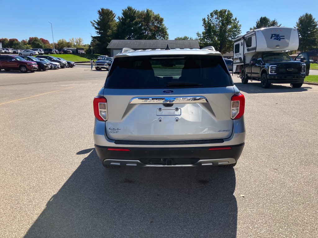Used 2024 Ford Explorer XLT w/ Equipment Group 202A AWD/4WD image 9