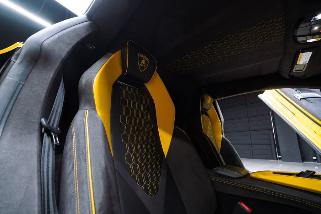 Used 2024 Lamborghini Revuelto AWD/4WD image 50