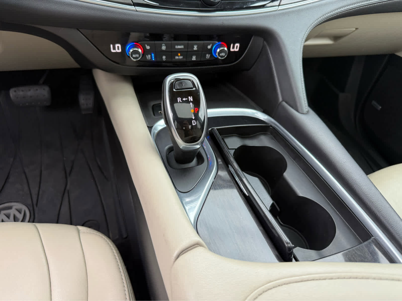 Used 2020 Buick Enclave Premium w/ Sun and Sites Package AWD/4WD image 34