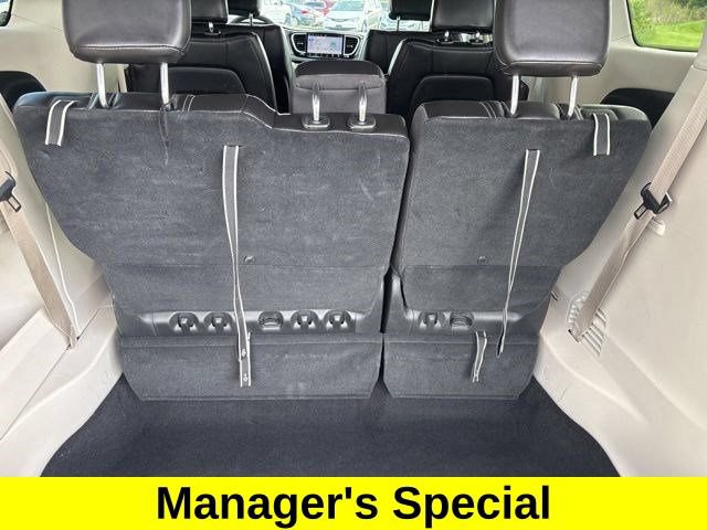 Used 2023 Chrysler Pacifica Touring-L FWD image 32
