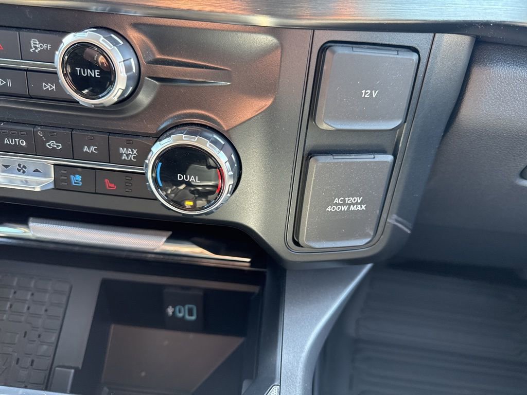 Used 2025 Ford F450 Lariat w/ Lariat Ultimate Package AWD/4WD image 29