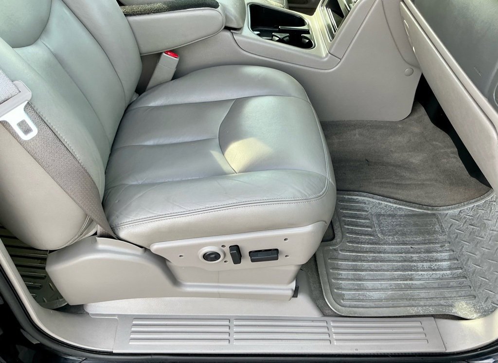 Used 2005 Chevrolet Avalanche Z66 w/ Sun And Sound Package image 24