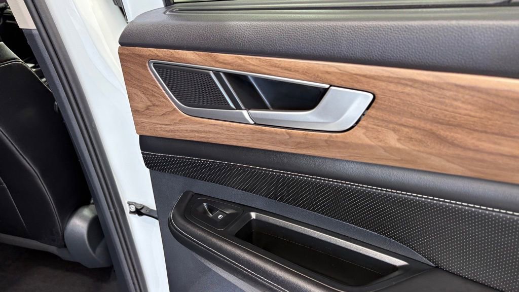 Used 2024 Volkswagen Atlas SE w/ Black Wheel Package image 31