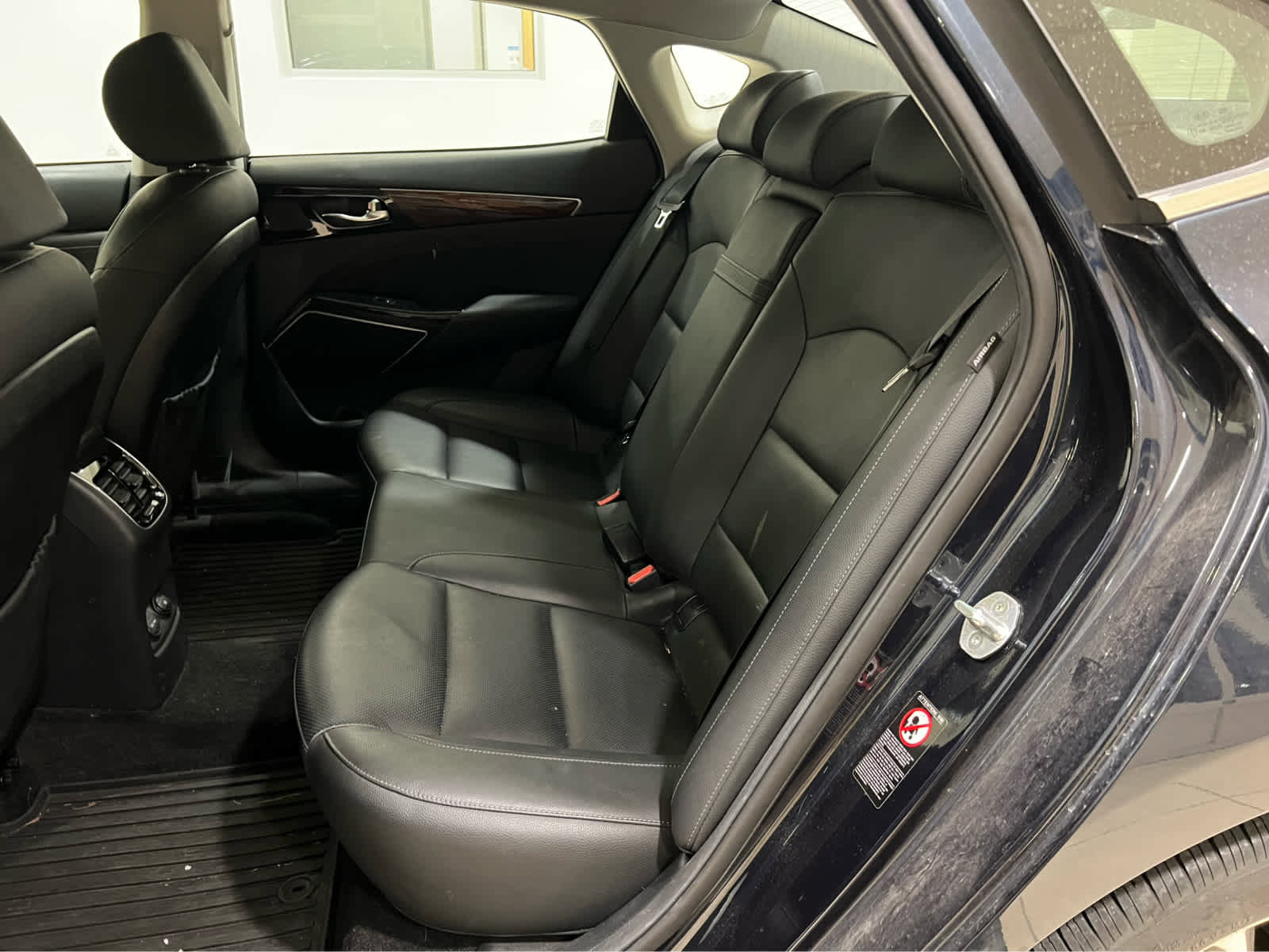 Used 2017 Kia Cadenza Premium w/ Luxury Package FWD image 8