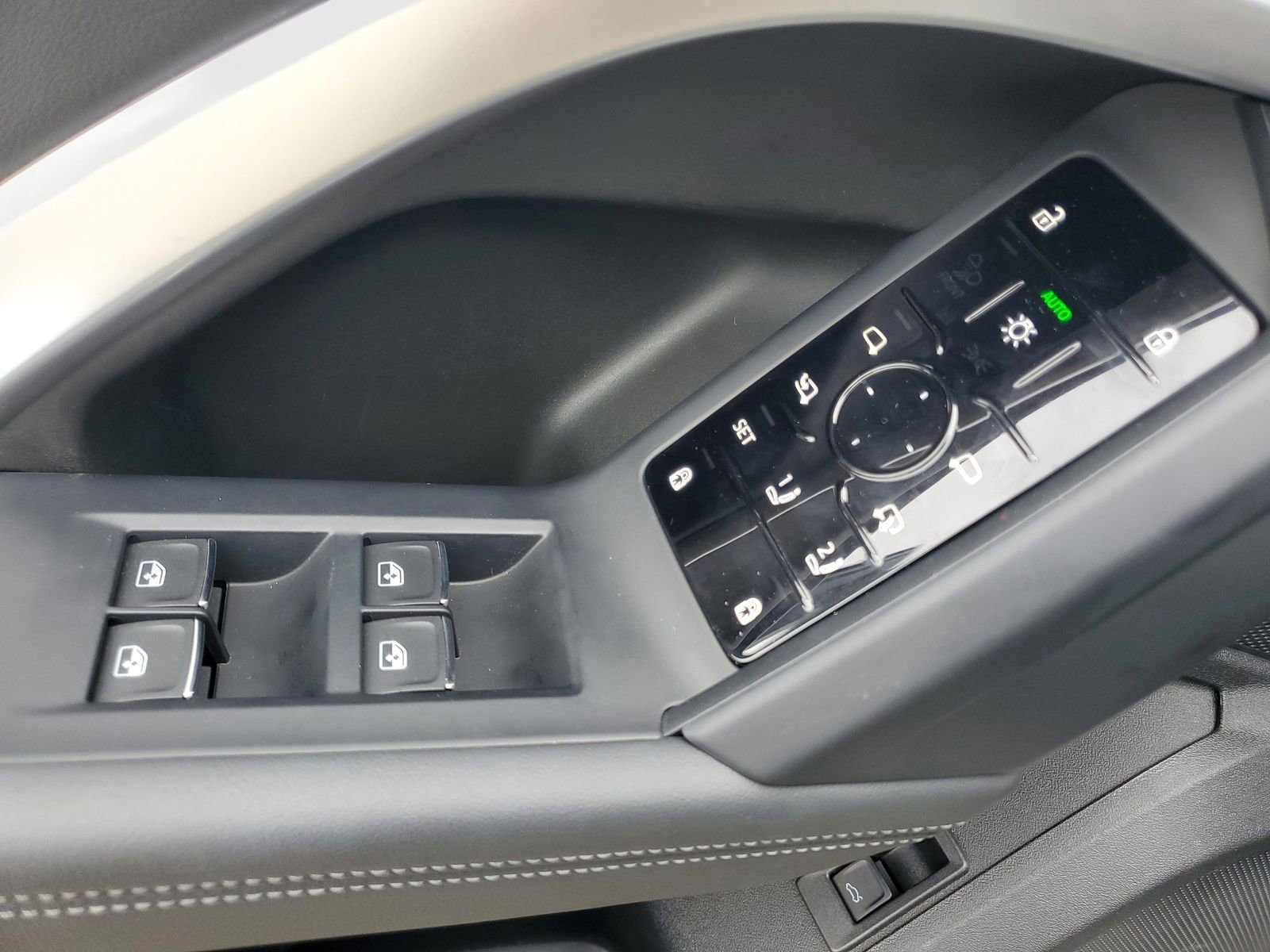 Used 2025 Audi Q5 Premium w/ Convenience Package image 21