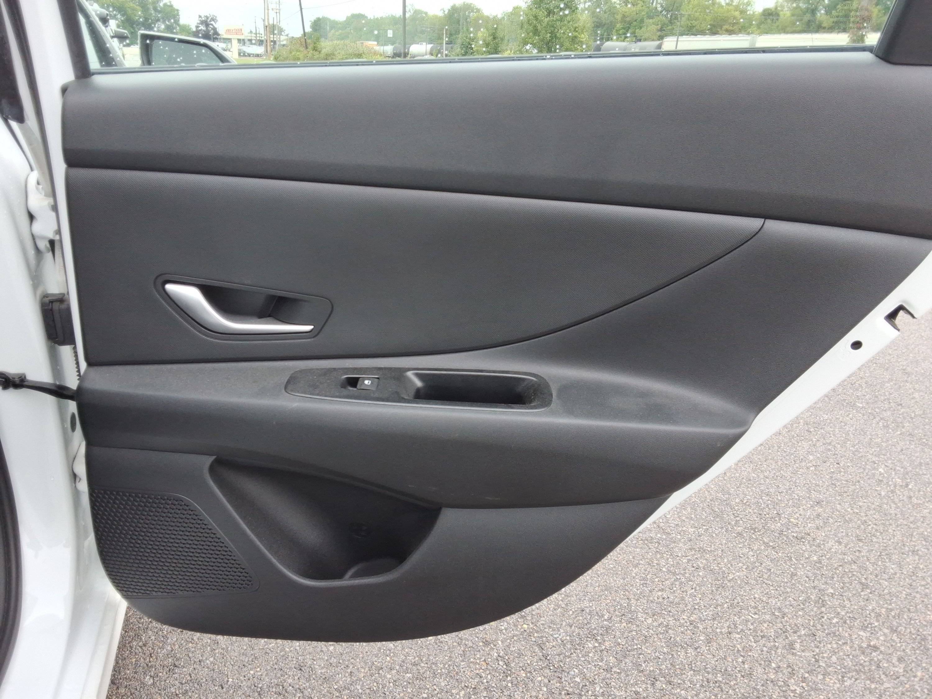 Used 2021 Hyundai Elantra SE FWD image 23