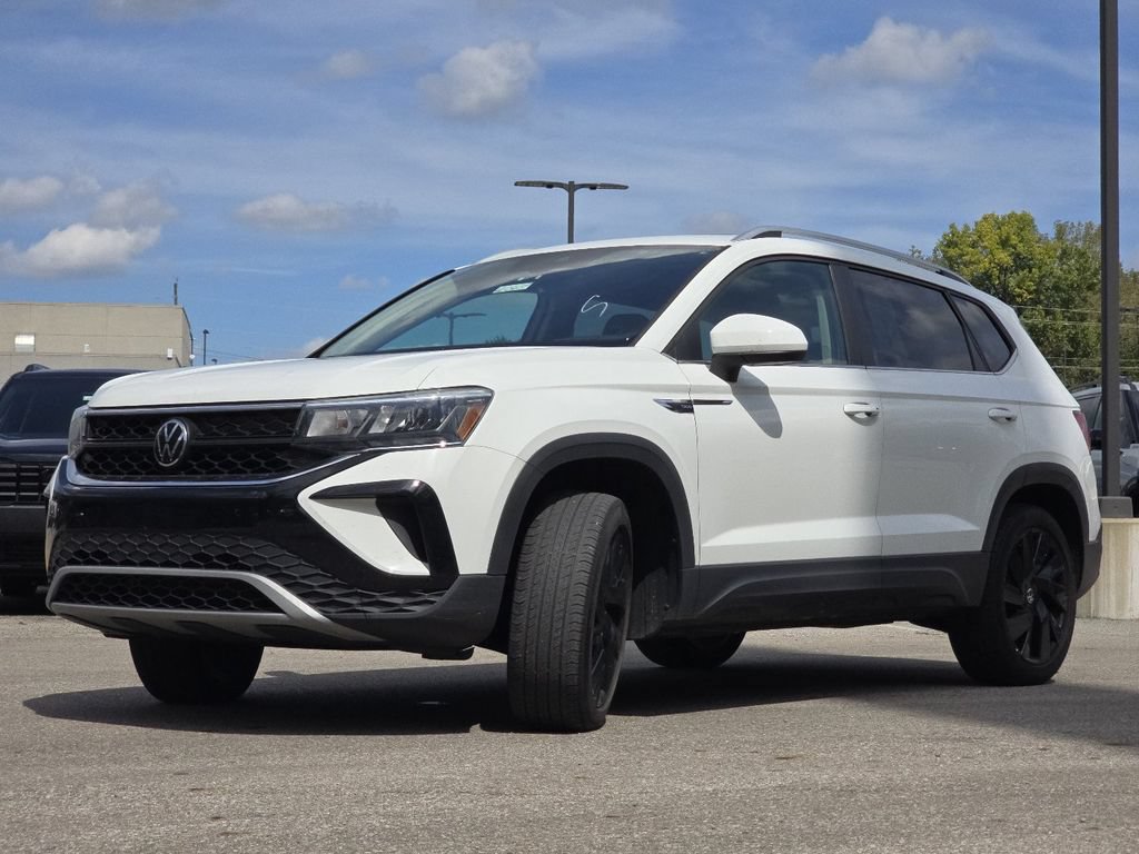 Used 2023 Volkswagen Taos SE w/ Panoramic Sunroof Package AWD/4WD image 11