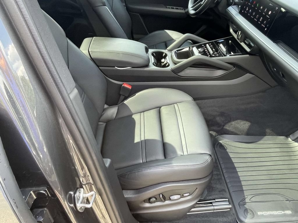 Used 2024 Porsche Cayenne Coupe AWD/4WD image 21