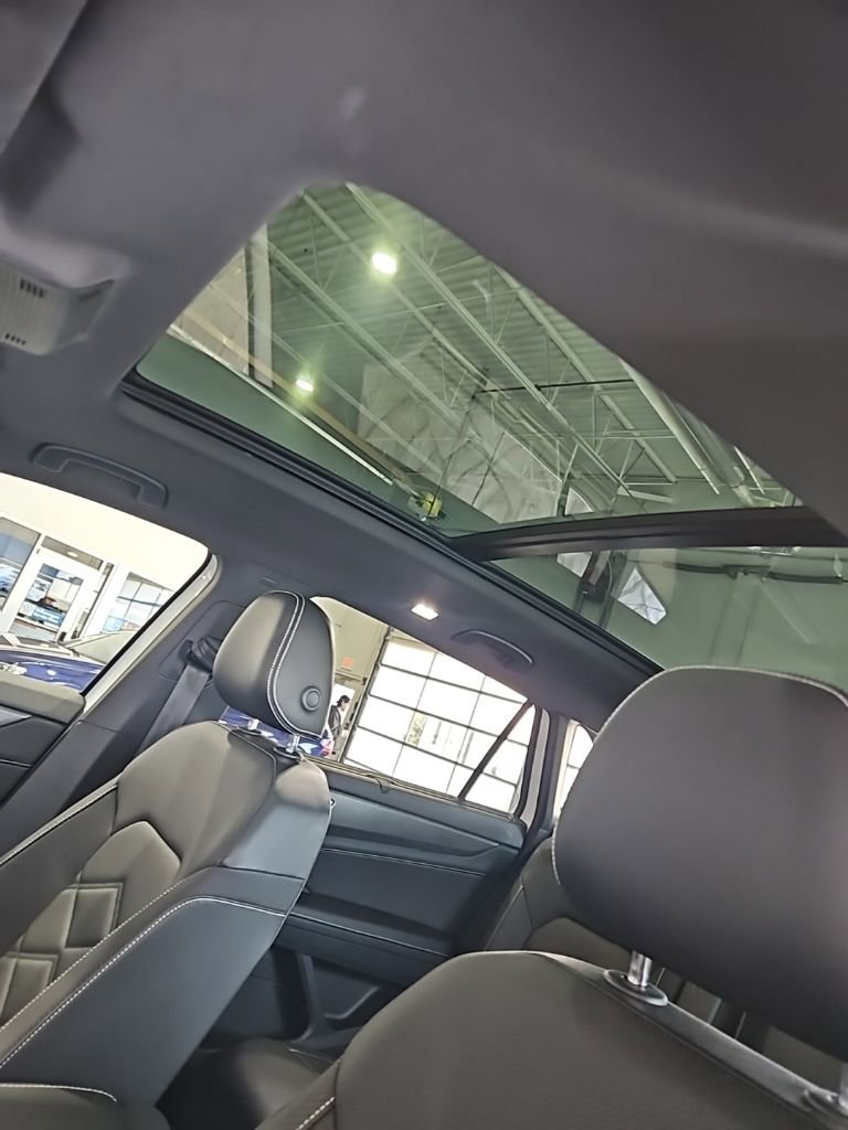 Used 2025 Volkswagen Atlas Cross Sport SE image 29