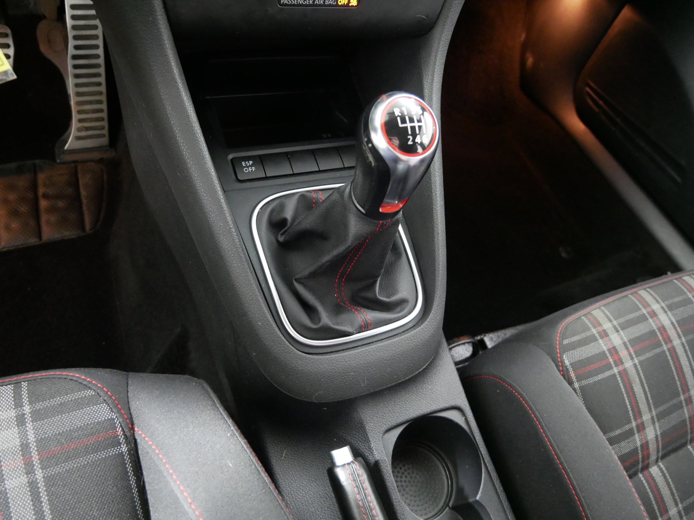 Used 2010 Volkswagen GTI 4-Door image 24