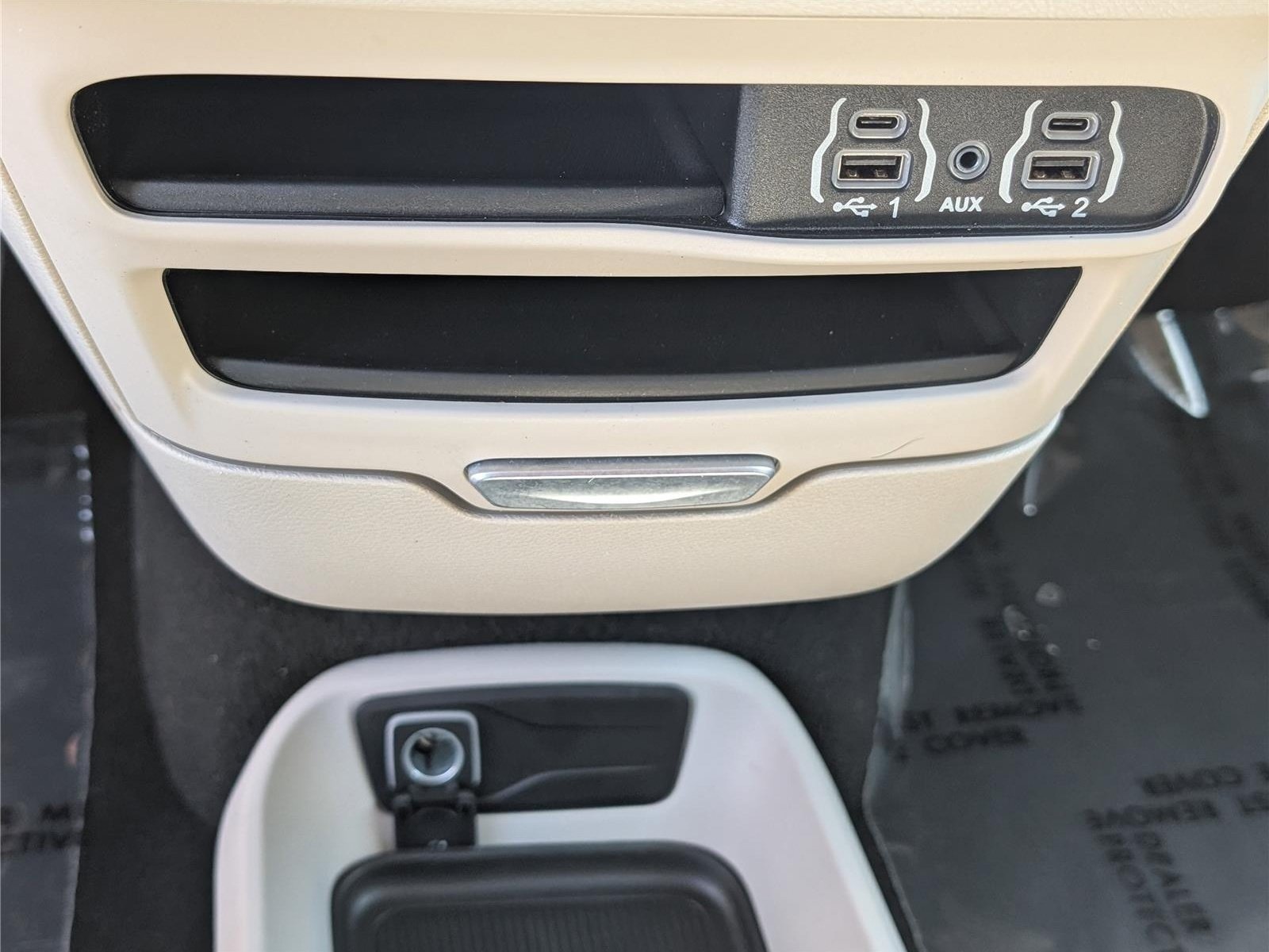 Used 2023 Chrysler Voyager LX FWD image 25