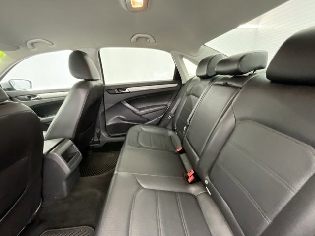 Used 2014 Volkswagen Passat Wolfsburg Edition image 6