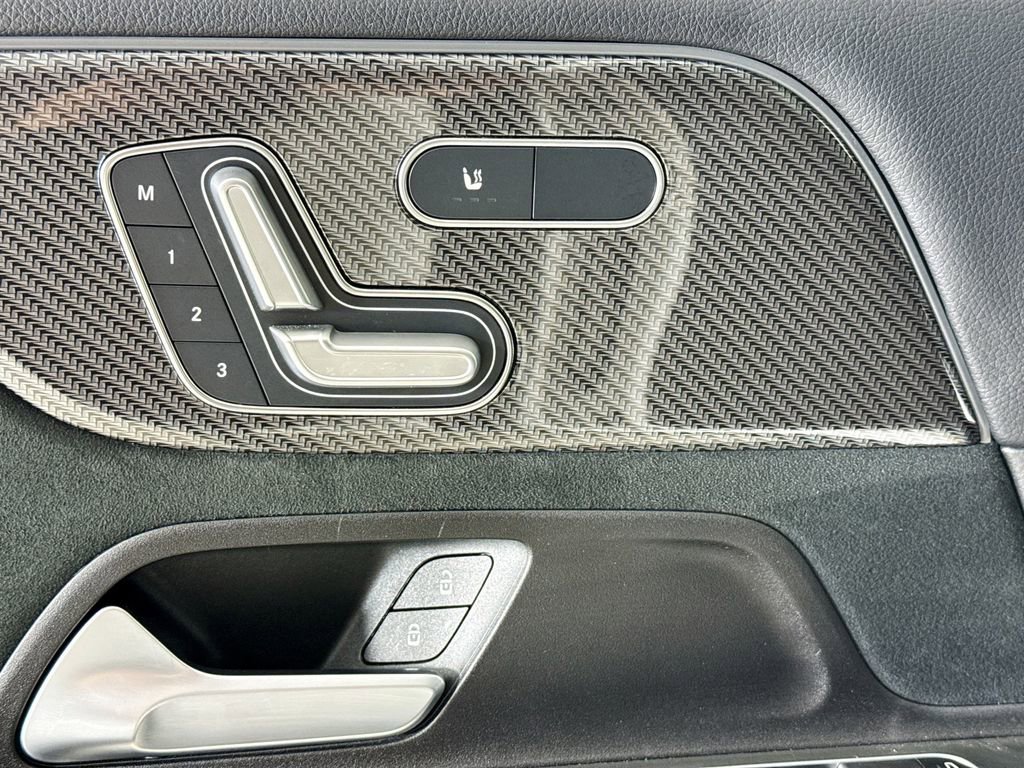 Used 2023 Mercedes-Benz GLB 250 image 22