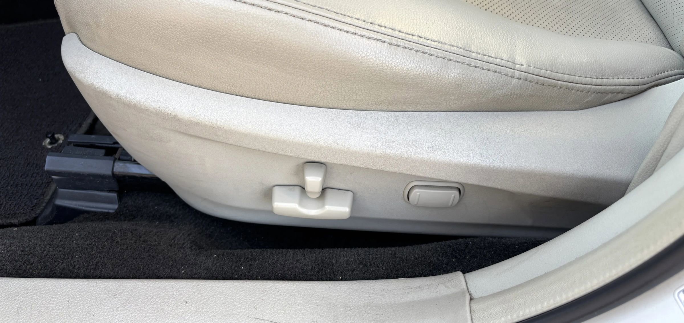 Used 2014 Subaru Outback 2.5i Limited w/ Moonroof Package AWD/4WD image 13