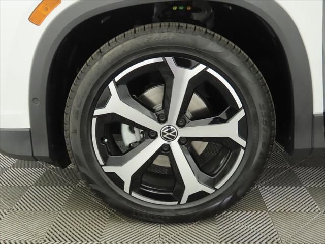 New 2026 Volkswagen Tiguan SE image 28