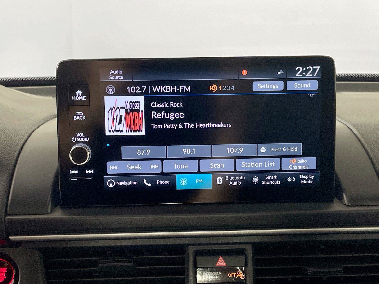 Used 2025 Honda Pilot Touring image 7