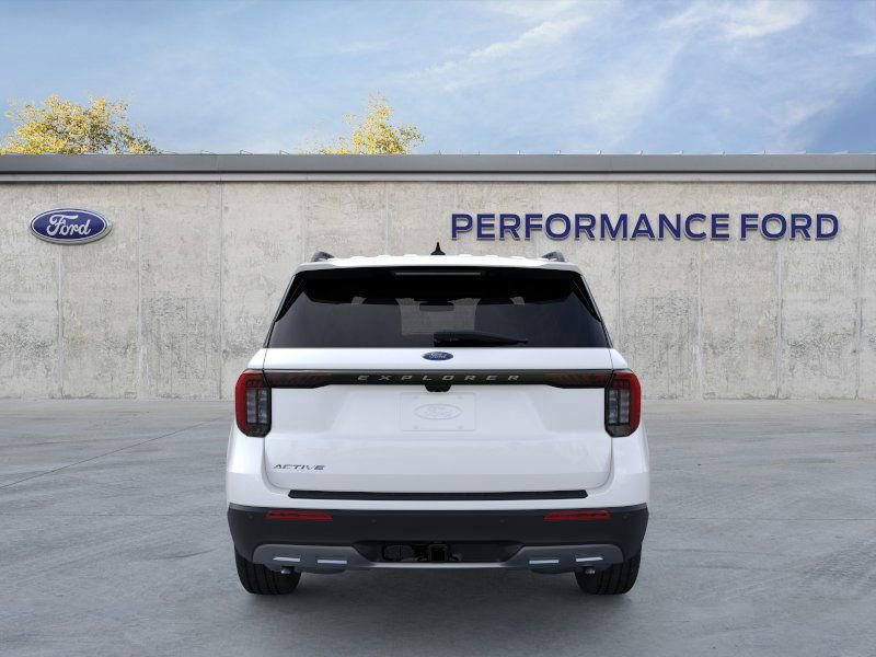Used 2025 Ford Explorer Active w/ Active Comfort Package image 5