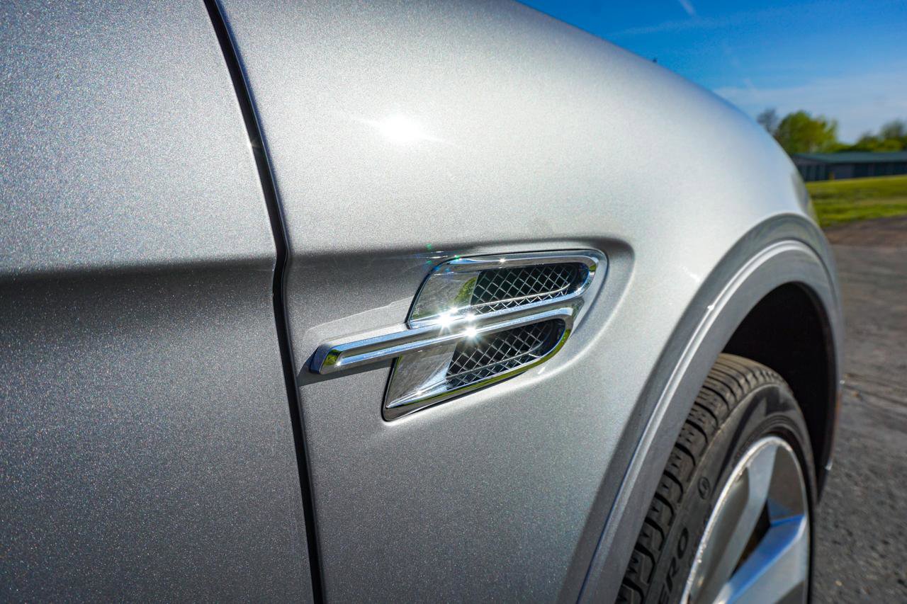 Used 2017 Bentley Bentayga AWD/4WD image 67
