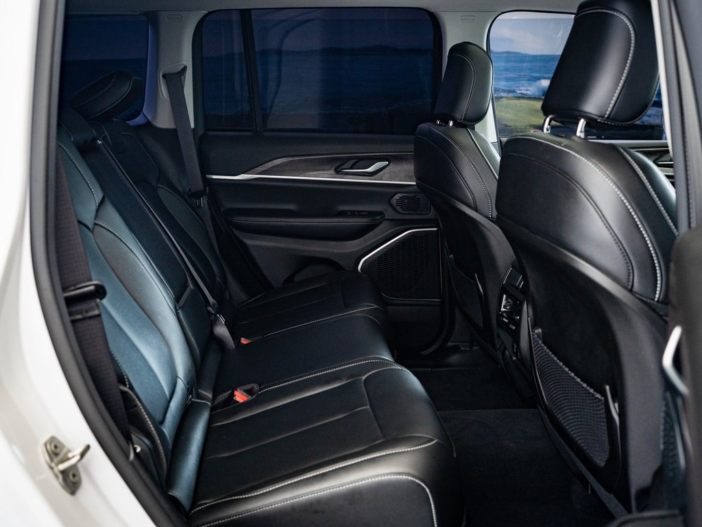 Used 2023 Jeep Grand Cherokee 4WD 4xe image 36