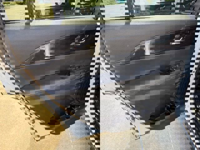 Used 2023 Jeep Grand Cherokee L Laredo image 14