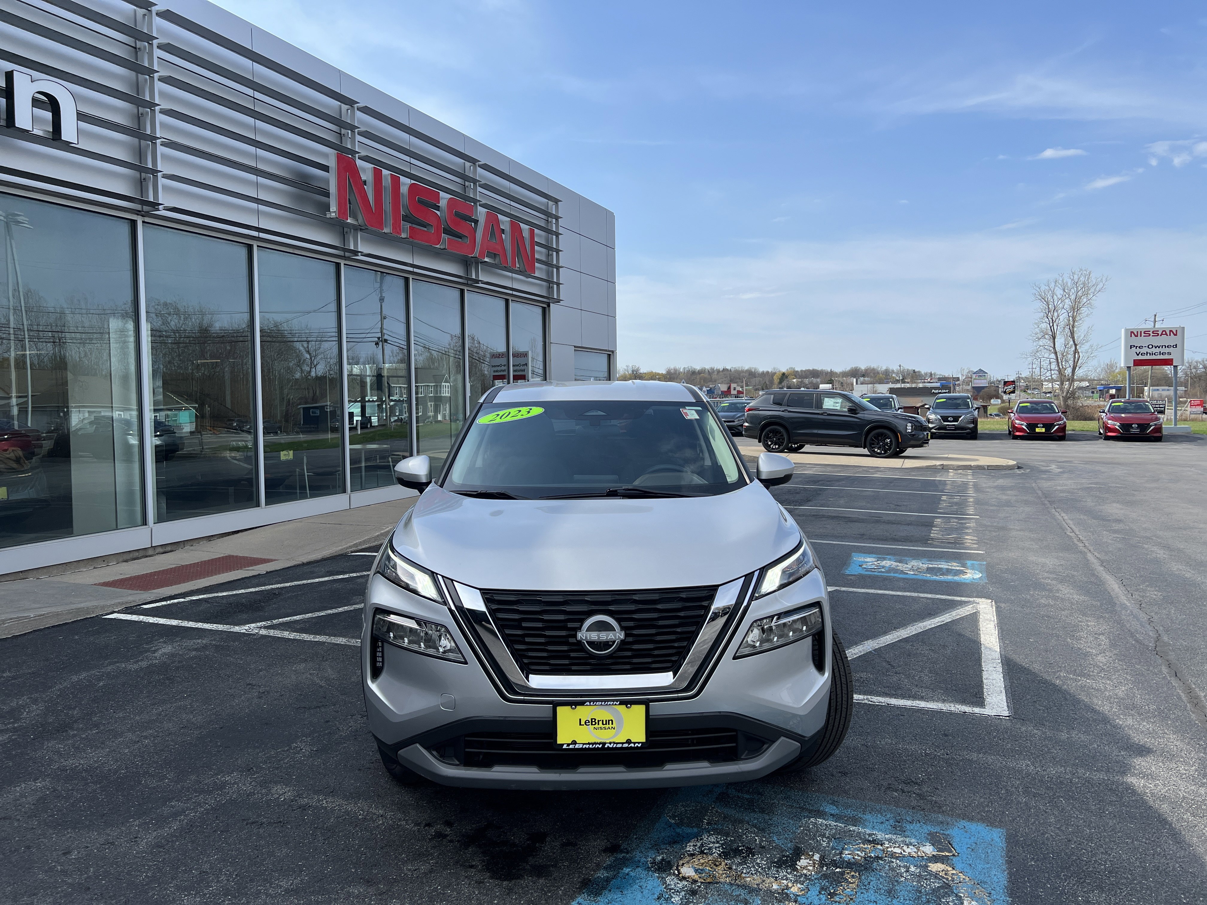 Used 2023 Nissan Rogue SV image 12