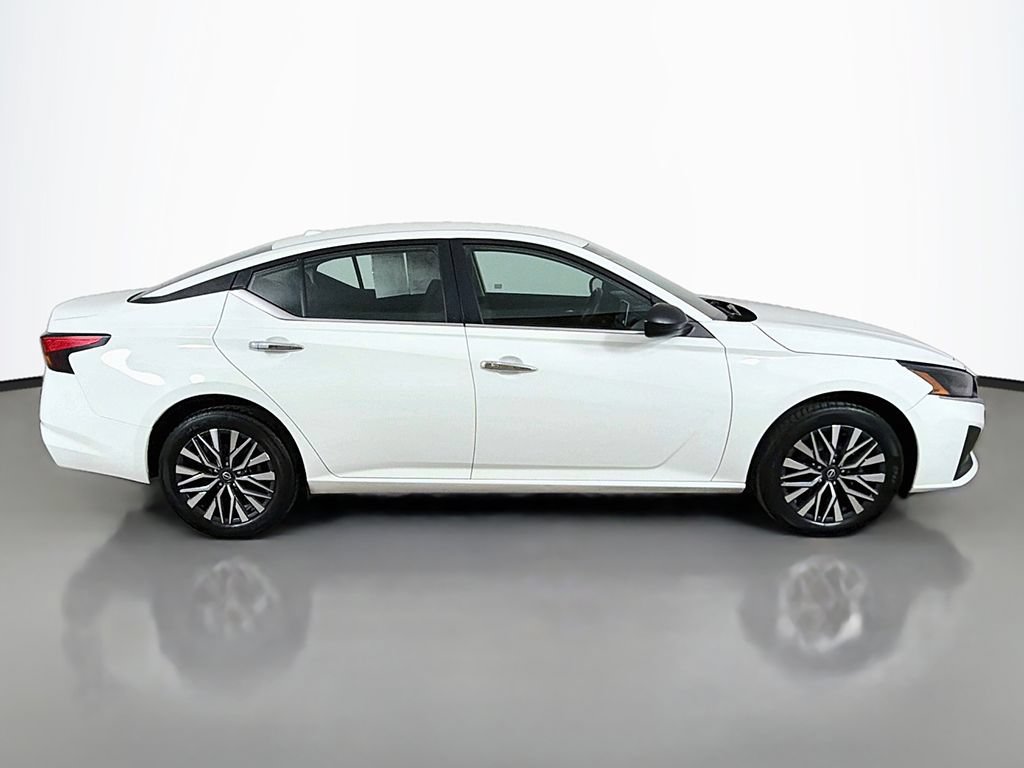 Used 2025 Nissan Altima 2.5 SV AWD/4WD image 13