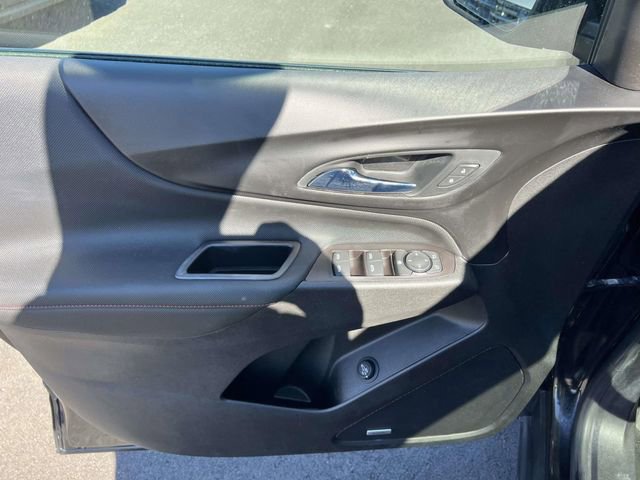 Used 2022 Chevrolet Equinox RS w/ RS Leather Package image 17