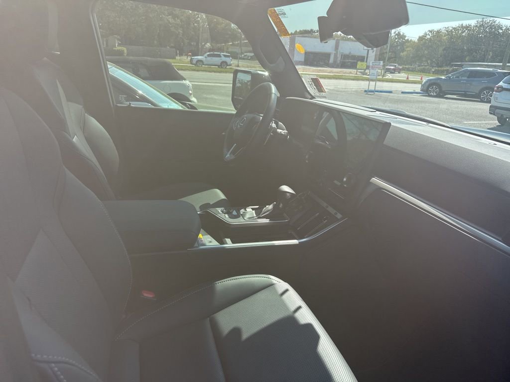 Used 2025 Lexus GX 550 w/ Cold Area Package image 5