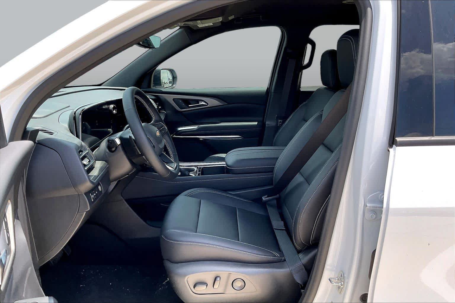 New 2026 Chevrolet Traverse LT w/ Driver Confidence Package FWD image 10