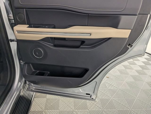 Used 2024 Ford Expedition Limited image 37