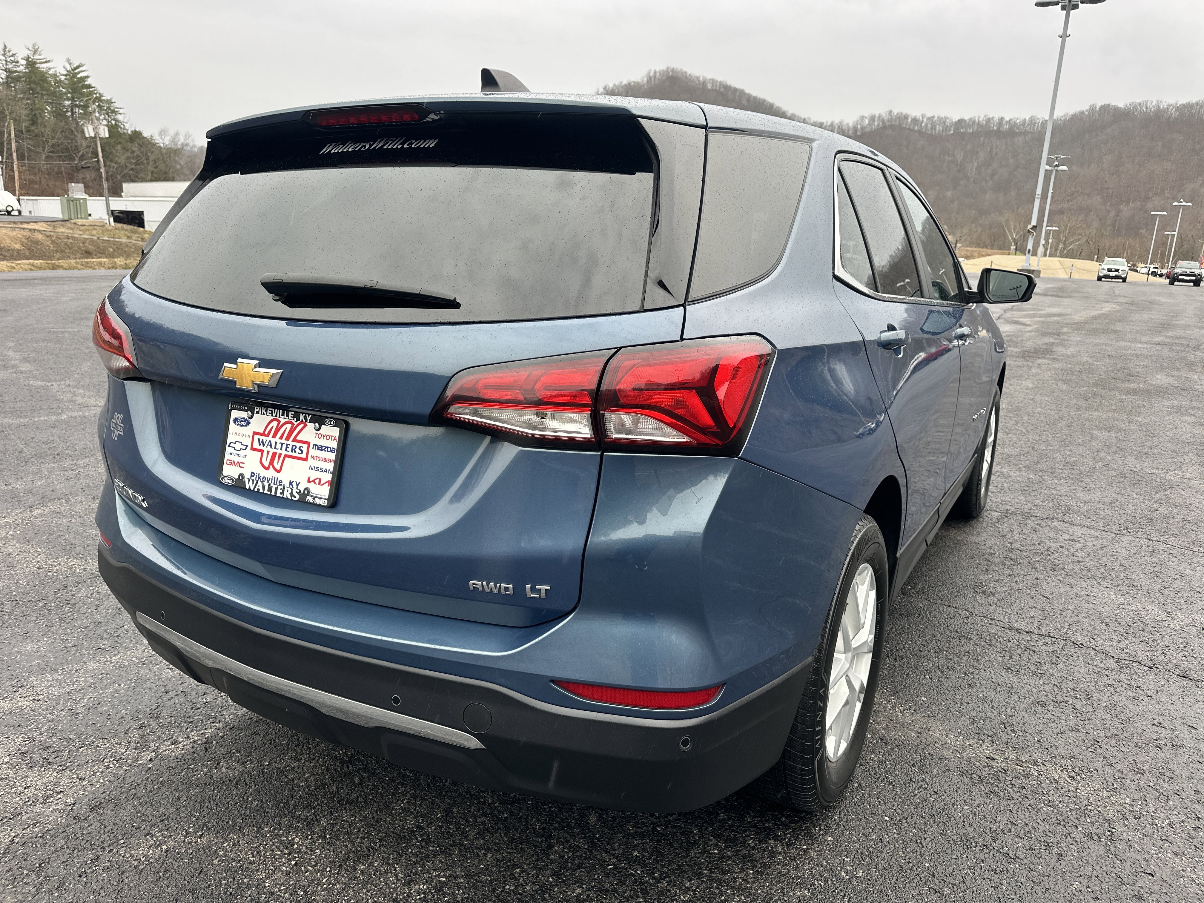 Used 2024 Chevrolet Equinox LT image 2