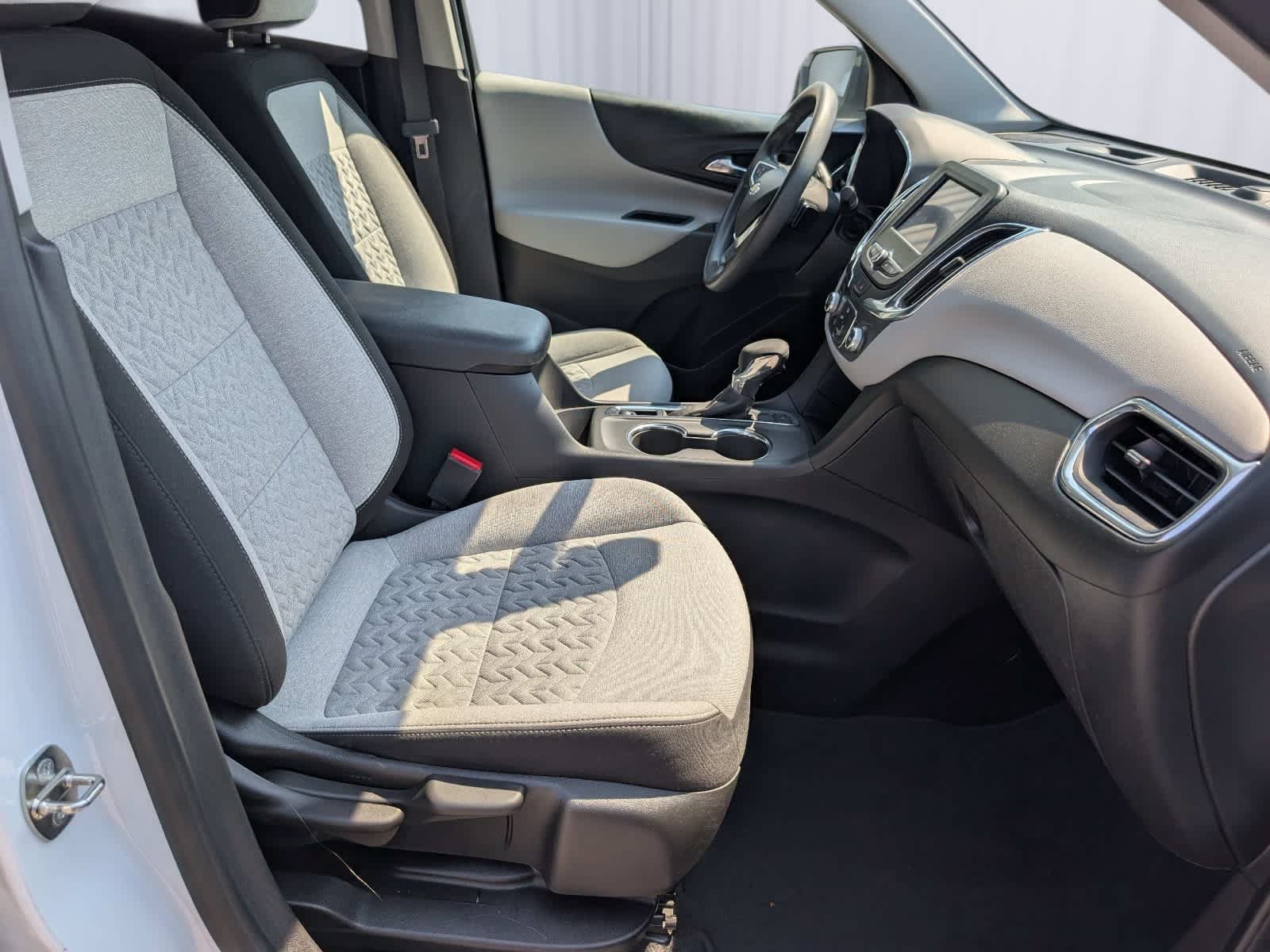 Used 2022 Chevrolet Equinox LS AWD/4WD image 11