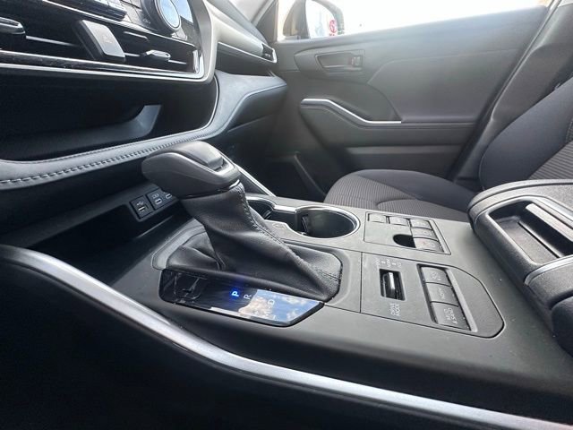 Used 2023 Toyota Highlander LE image 15